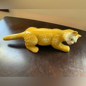 Yellow Camark Climbing Cat